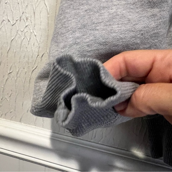 American Eagle Outfitters Gray and Green Crewneck Sweater size medium - Picture 8 of 12